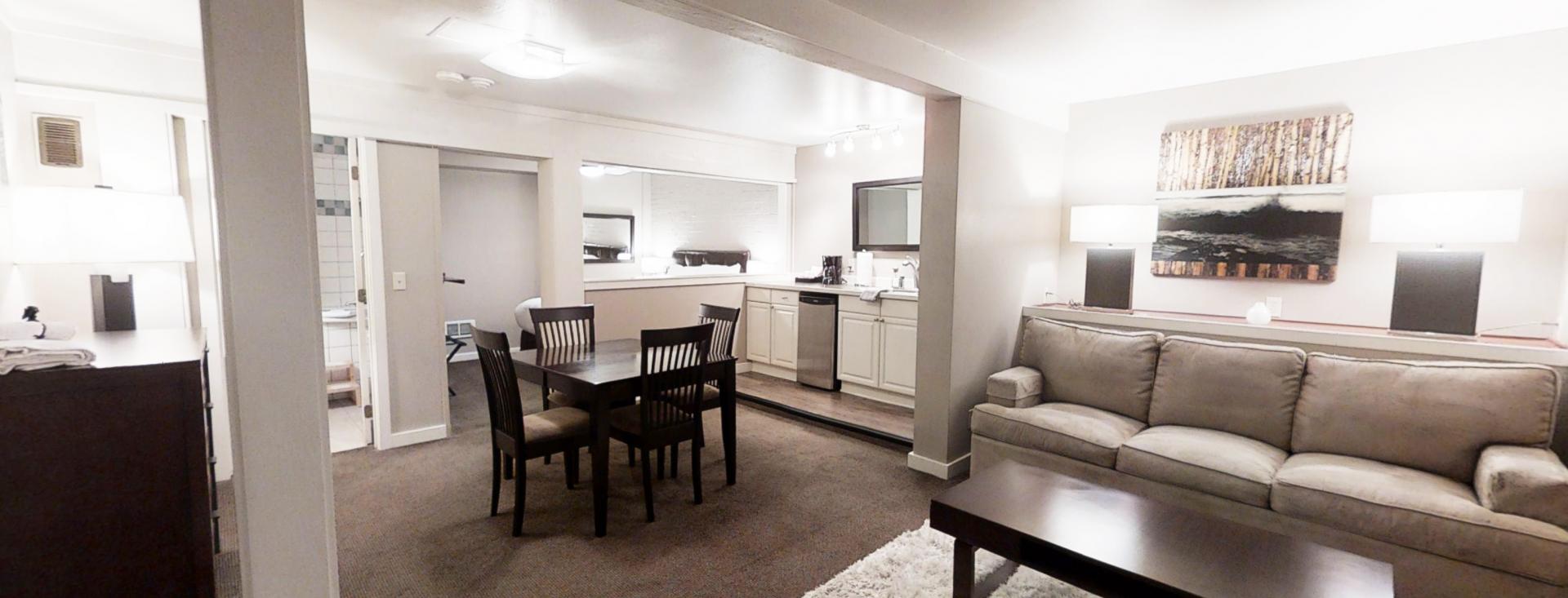Rooms to Spread out on San Juan Island - Salt Spring Suite at Bird Rock Hotel