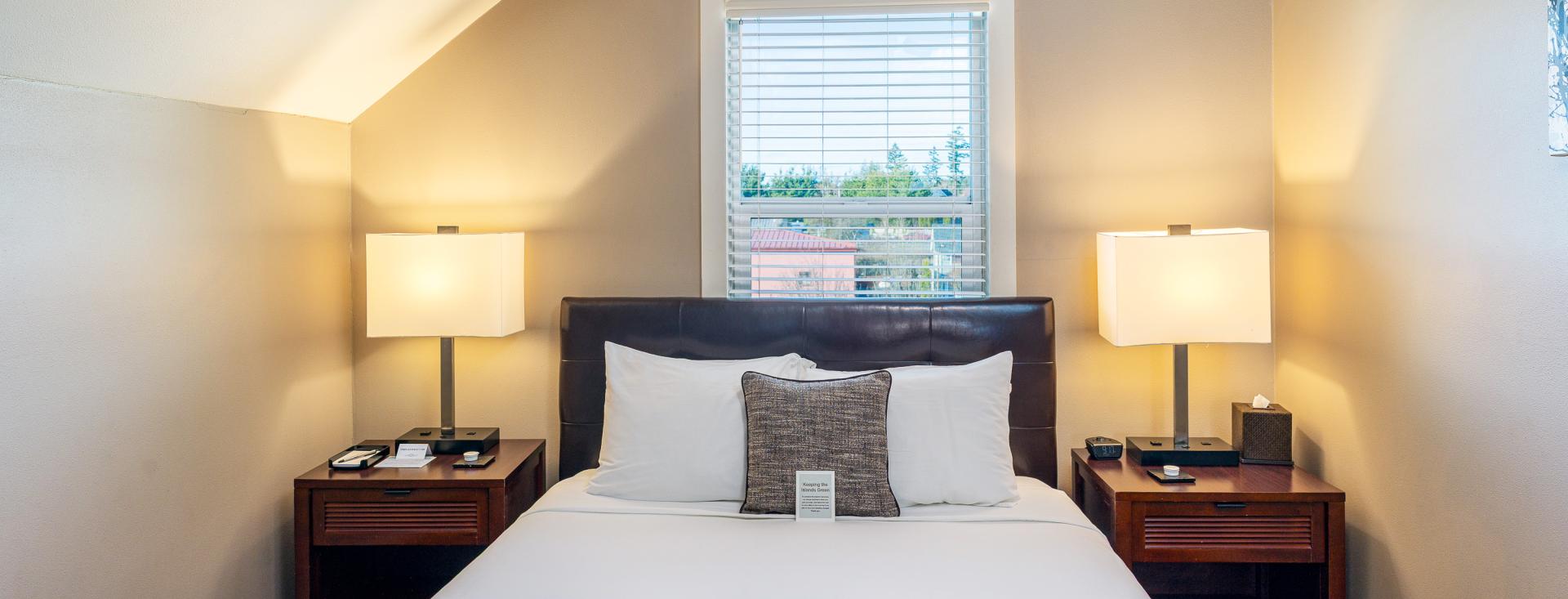 Bird Rock Hotel - San Juan Island Washington - Cypress Queen Bed Straight on view