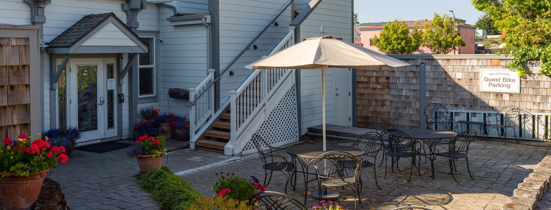 Bird Rock Hotel Patio Entry