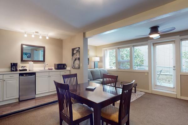 Bird Rock Hotel - Salt Spring Suite