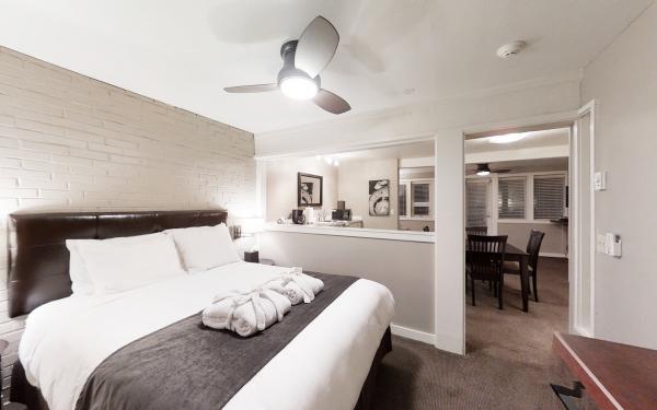 Bird Rock Hotel - Salt Spring Suite