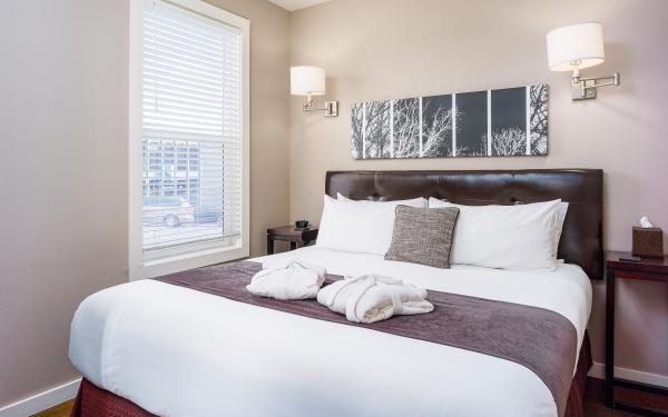 Bird Rock Hotel - San Juan Island Washington - Marrowstone bedroom