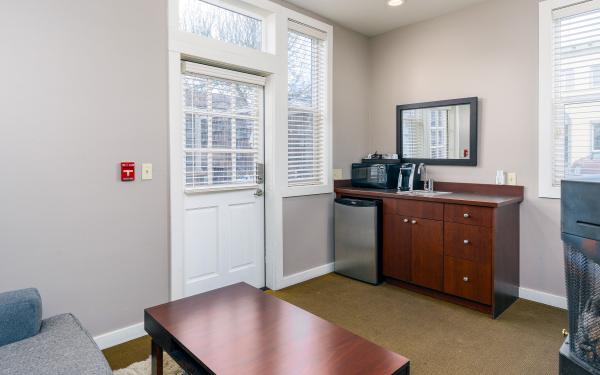 Bird Rock Hotel - San Juan Island Washington - Marrowstone living room kitchenette