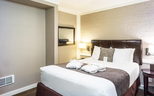 Bird Rock Hotel - San Juan Island Washington - Salt Spring Bedroom