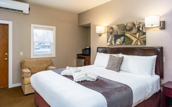 Bird Rock Hotel - San Juan Island Washington - Spieden bed