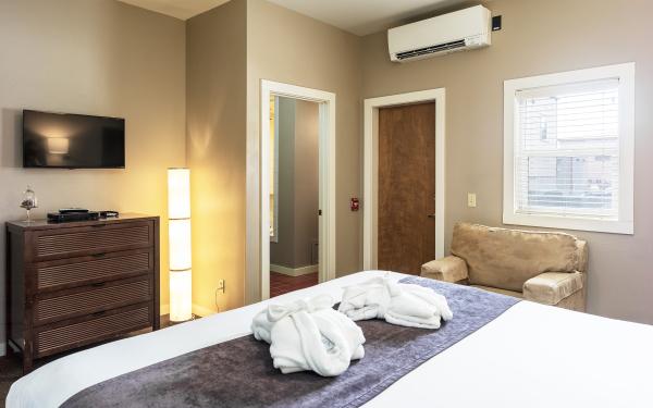 Bird Rock Hotel - San Juan Island Washington - Spieden from bed