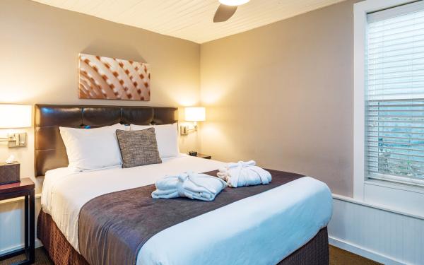 Bird Rock Hotel - San Juan Island Washington - Whidbey Bedroom