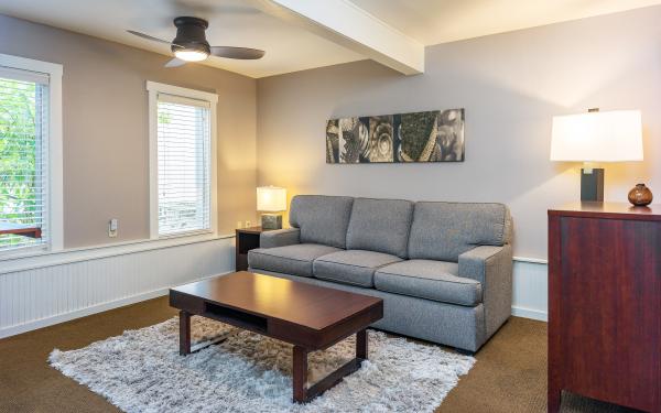 Bird Rock Hotel - San Juan Island Washington - Whidbey couch