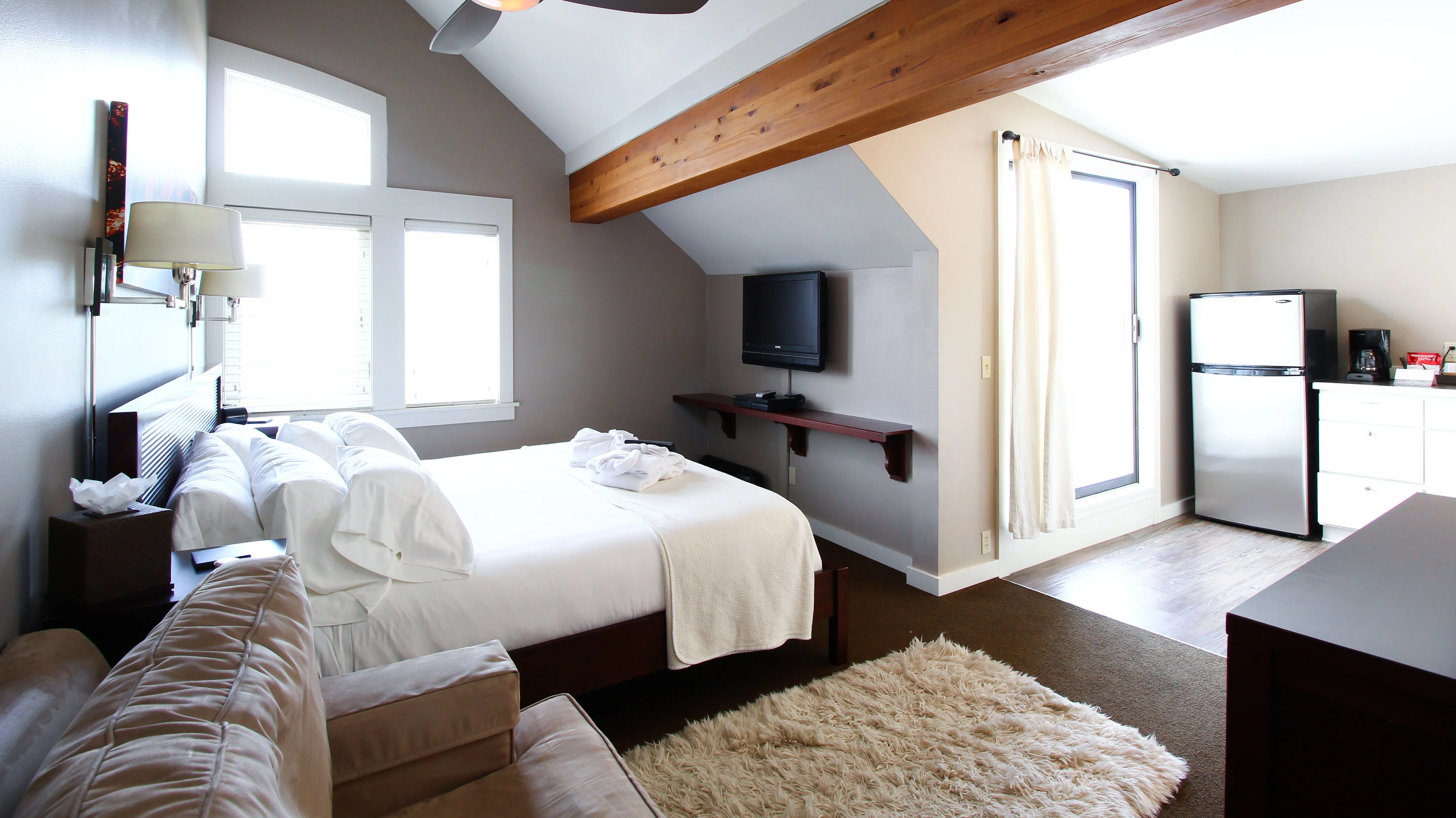 King Bed in room with kitchenette and balcony