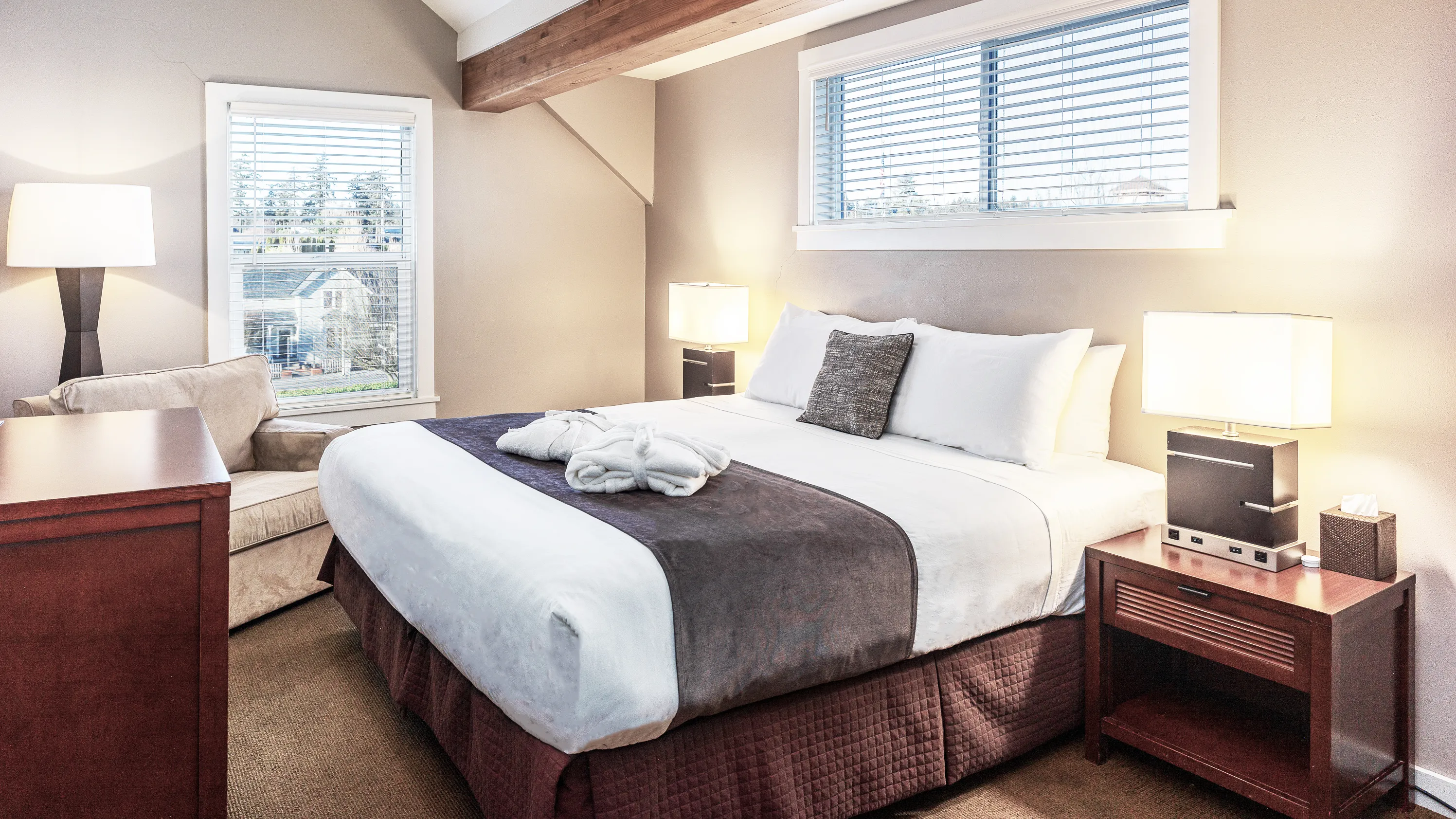 Bird Rock Hotel - San Juan Island Washington - Matia view of king bed