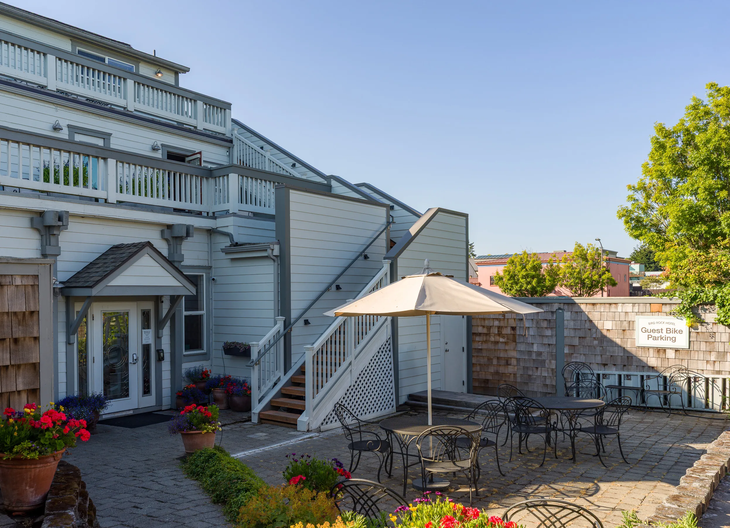 Bird Rock Hotel Patio Entry
