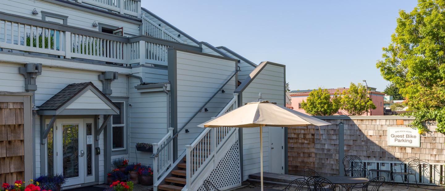 Bird Rock Hotel Patio Entry